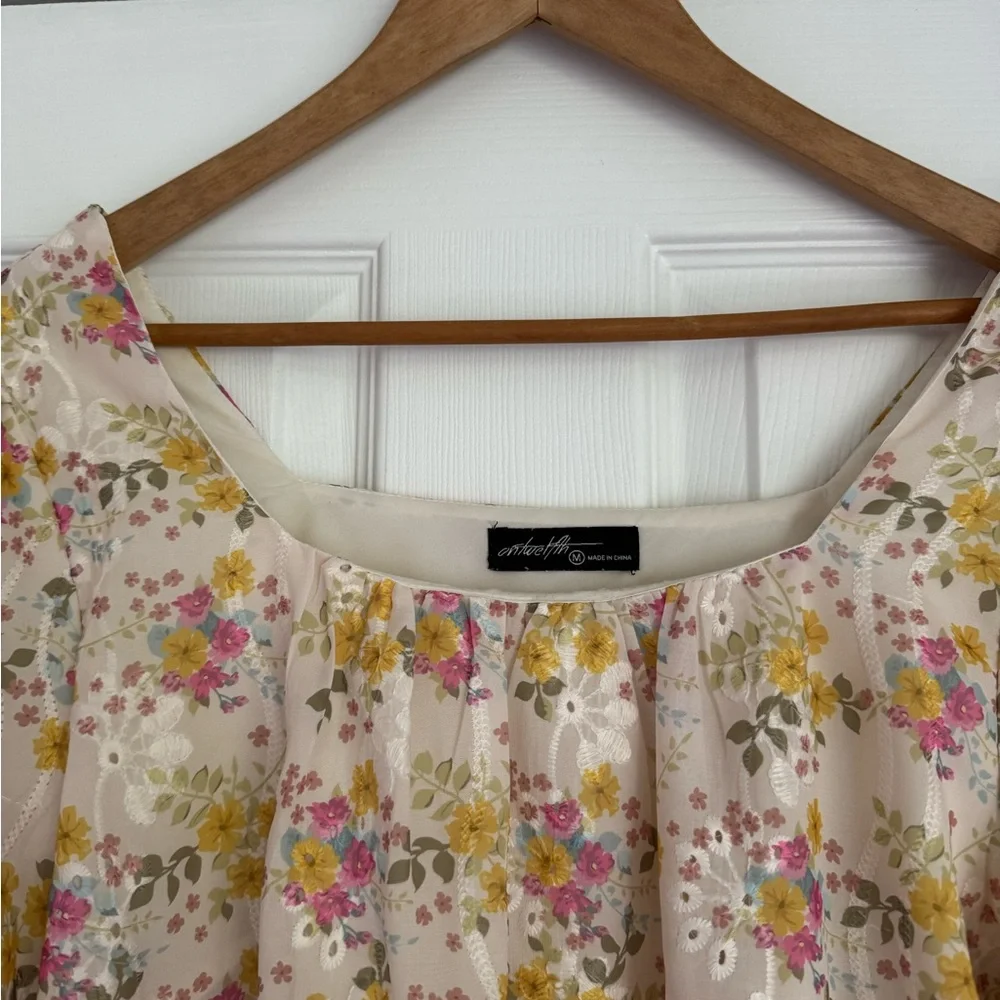On Twelfth Cream Floral Puff Sleeve Blouse – Size M – Flawed